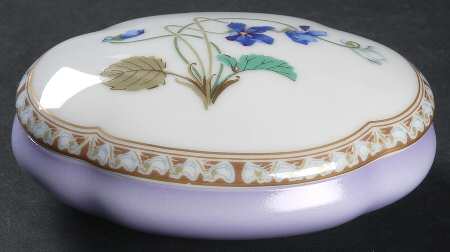 Imperatrice Eugenie Oval Box & Lid 4"