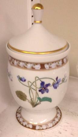 Imperatrice Eugenie 4" Storage Jar & Lid