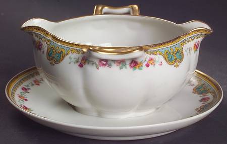Juno Gravy Boat with Attached Underplate