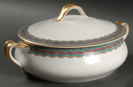 Lambrequin Round Covered Vegetable
