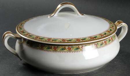Lexington Round Covered Vegetable