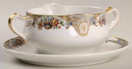 Linden Gravy Boat with Attached Underplate