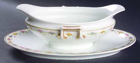 Louvre Gravy Boat with Attached Underplate