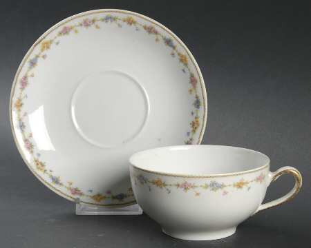 Louvre Oversized Cup & Saucer Set