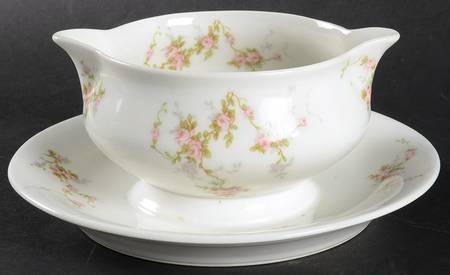 Lucille Round Gravy Boat/Attached Underplate