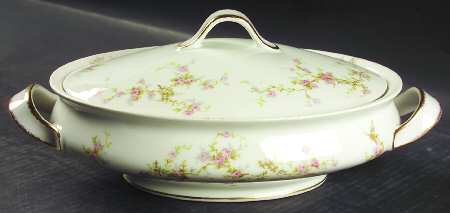Lucille Oval Covered Vegetable