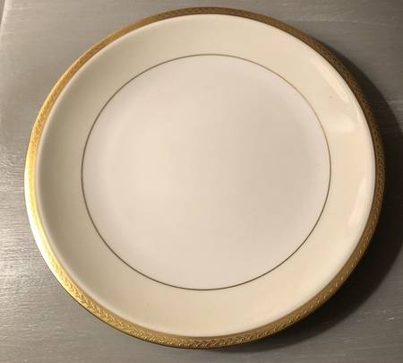 Madison (New York) 12" Chop Plate (Round Platter)
