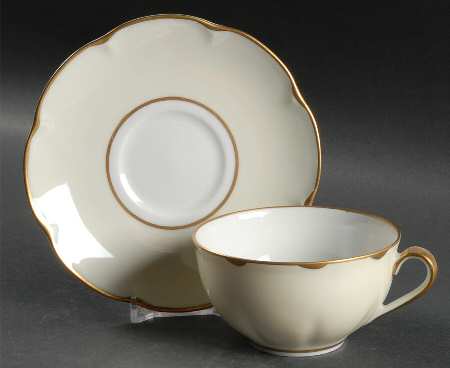 Magnolia Flat Cup & Saucer Set