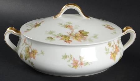 Maple Leaf Round Covered Vegetable