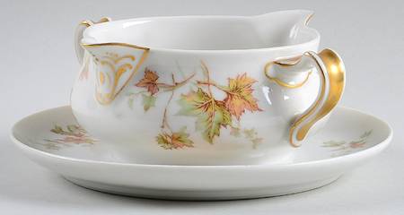 Maple Leaf Gravy Boat with Attached Underplate