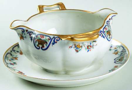 Marguerite Gravy Boat with Attached Underplate