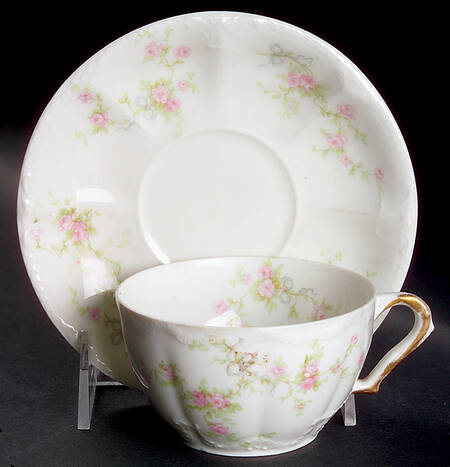 Marie (Scattered Flowers) Flat Cup & Saucer Set
