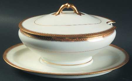 Marquis  Gravy Boat w/Attached Underplate & Lid