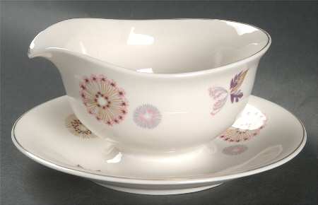Meadow Lace Gravy Boat with Attached Underplate