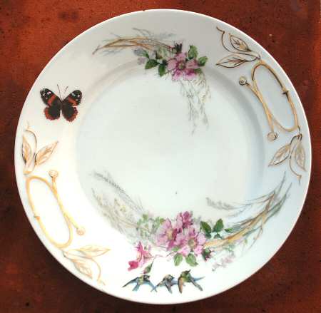 Meadow Visitors (Smooth, No Trim) Cake Plate