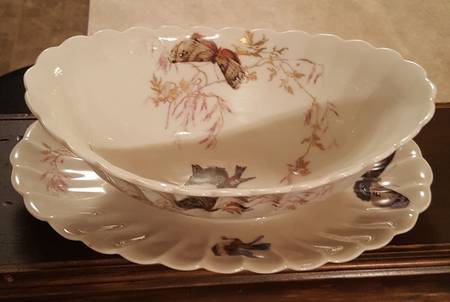 Meadow Visitors (Blank 413) Gravy Boat with Attached Underplate