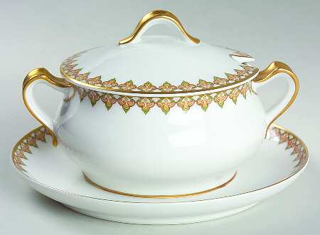 The Monaco Sauce Boat with Attached Underplate & Lid