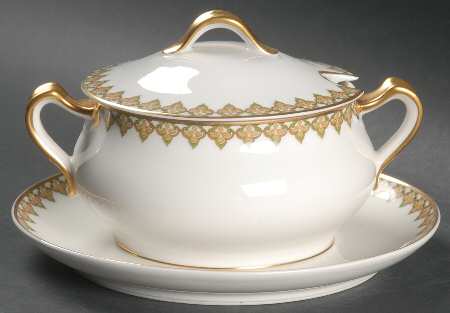 The Monaco Sauce Boat with Attached Underplate No Lid
