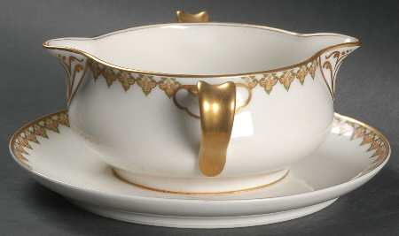 The Monaco Gravy Boat with Attached Underplate