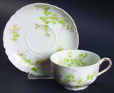 Montebello Flat Cup & Saucer Set