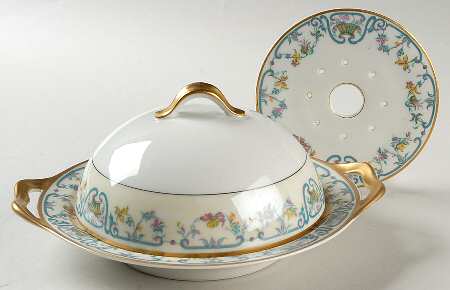 Noinville Round Covered Butter with Strainer