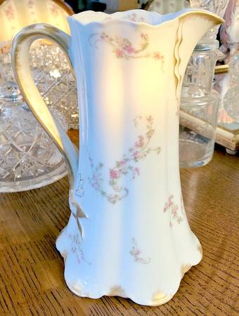 Norma 32 Oz Pitcher