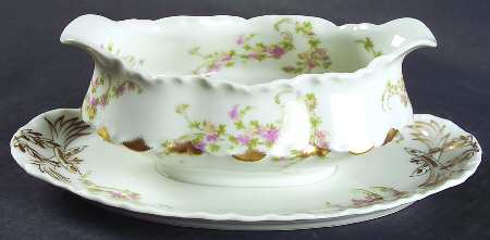 Norma Gravy Boat with Attached Underplate
