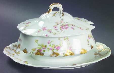 Norma Gravy Boat w/Attached Underplate & Lid