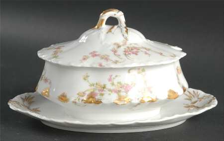 Norma Gravy Boat w/Attached Underplate & Lid