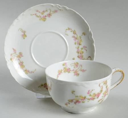Norma Oversized Cup & Saucer Set