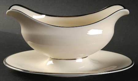 Orly Gravy Boat with Attached Underplate