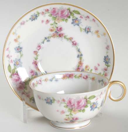 Parisiana Footed Cup & Saucer Set