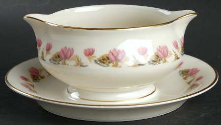 Pond Lily Gravy Boat with Attached Underplate
