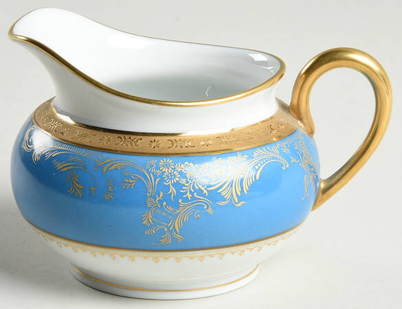 Pompadour Bleu (Powder Blue) Creamer