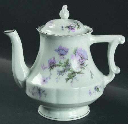 Pompadour Lavender Pink (Platinum Trim) Teapot & Lid