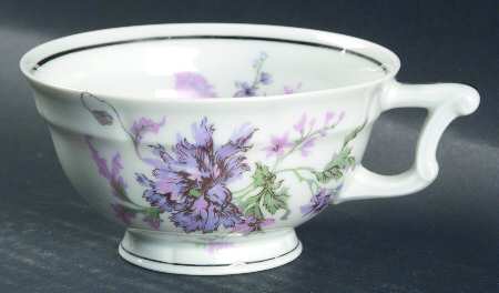 Pompadour Lavender Pink (Platinum Trim) Footed Cup