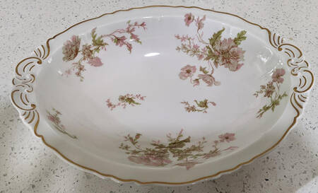 Poppy 7" Oval Vegetable Bowl