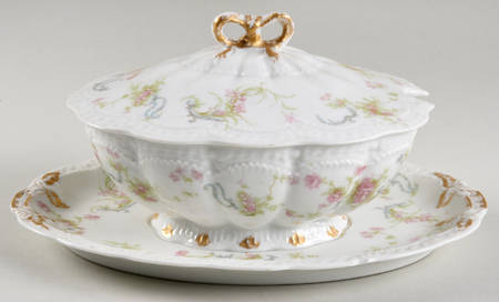 The Princess Gravy Boat w/Attached Underplate & Lid
