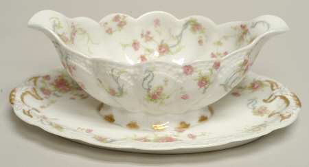 The Princess Gravy Boat with Attached Underplate