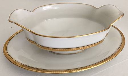Rembrant Gravy Boat with Attached Underplate