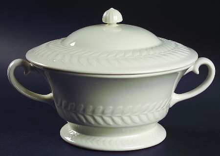 Regents Park White Round Covered Vegetable
