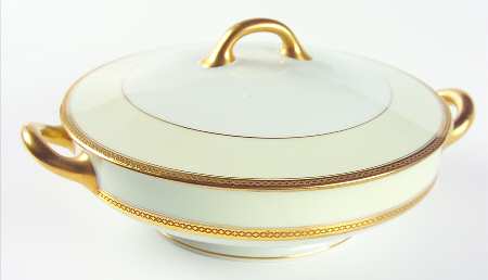 Rochambeau Round Covered Vegetable