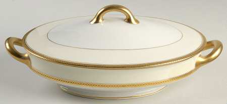 Rochambeau Oval Covered Vegetable