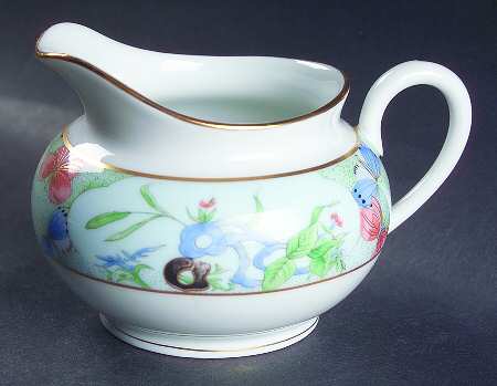 Romantique (White Backgd) Creamer