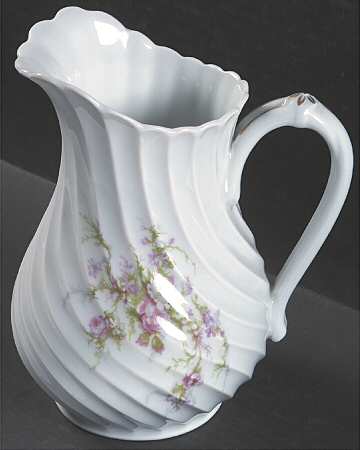 Rosalinde (France, Gold Trim) 32 Oz Pitcher