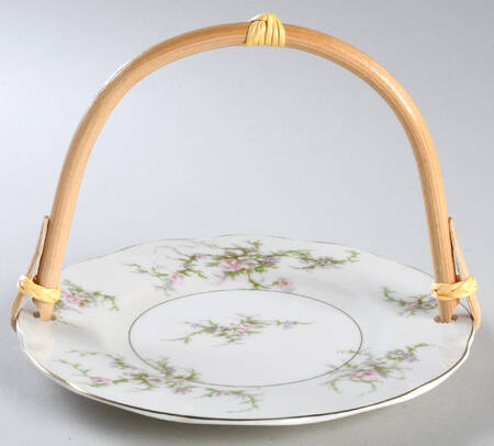 Rosalinde (New York) 5 3/8"-5 5/8" Bamboo Handled Serving Plate  HC