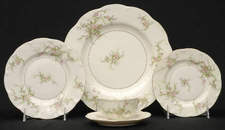 Rosalinde (New York) 40 Piece Estate Set