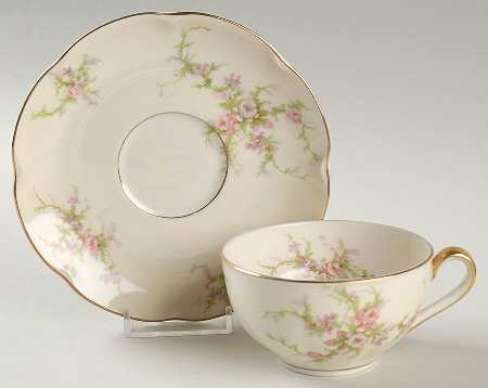 Rosalinde (New York) Flat Cup & Saucer Set