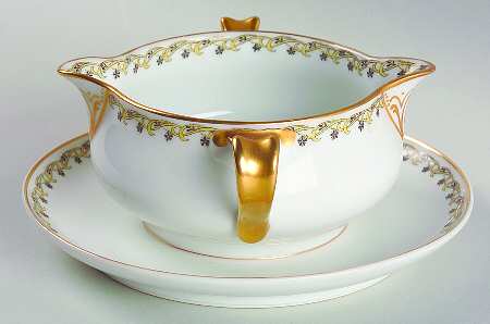 Schleiger 101 Gravy Boat with Attached Underplate