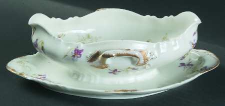 Schleiger 1013 Gravy Boat with Attached Underplate